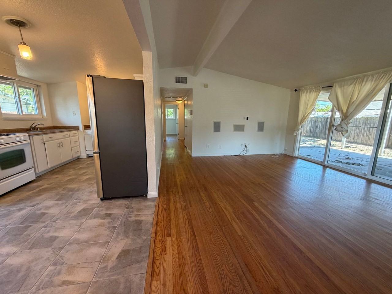 8945 Fashion Dr - Photo 4 of 35