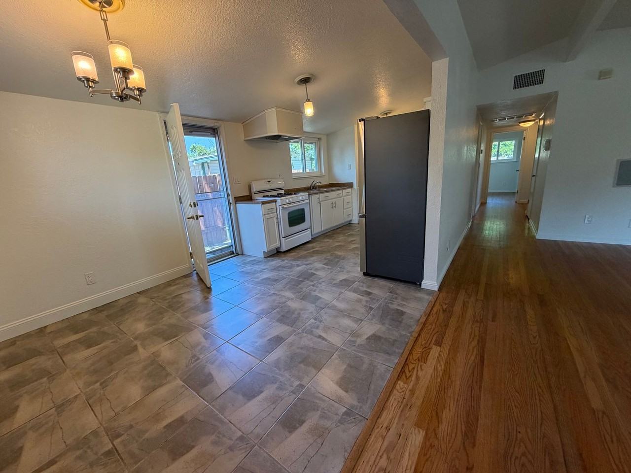 8945 Fashion Dr - Photo 5 of 35