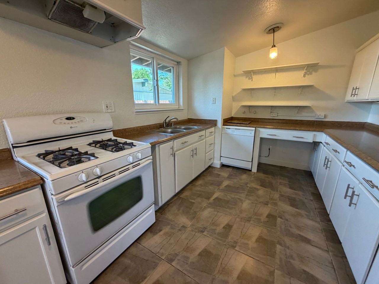 8945 Fashion Dr - Photo 6 of 35
