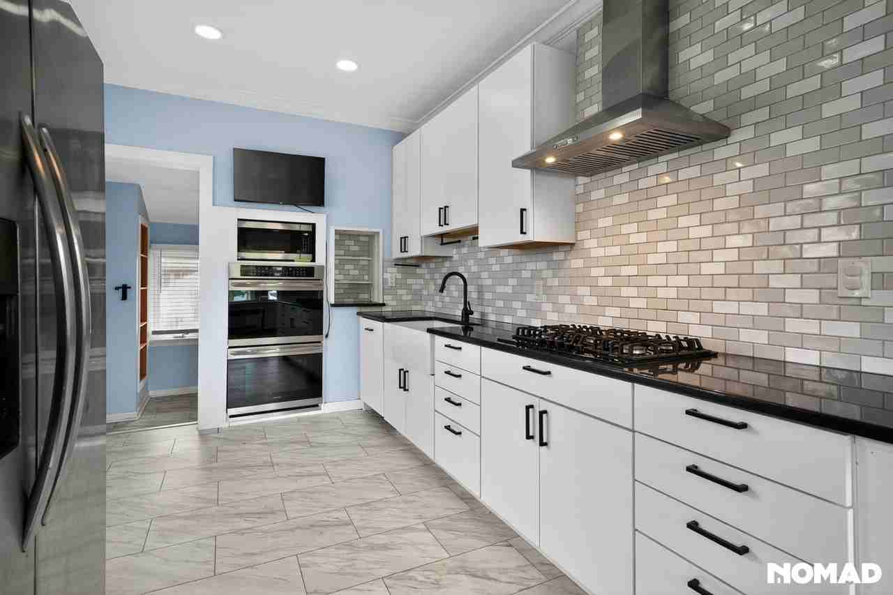 189 Lafayette Ave - Photo 4 of 41