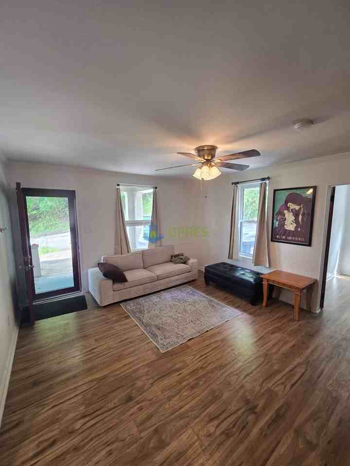 724 7th St - Photo 2 of 24