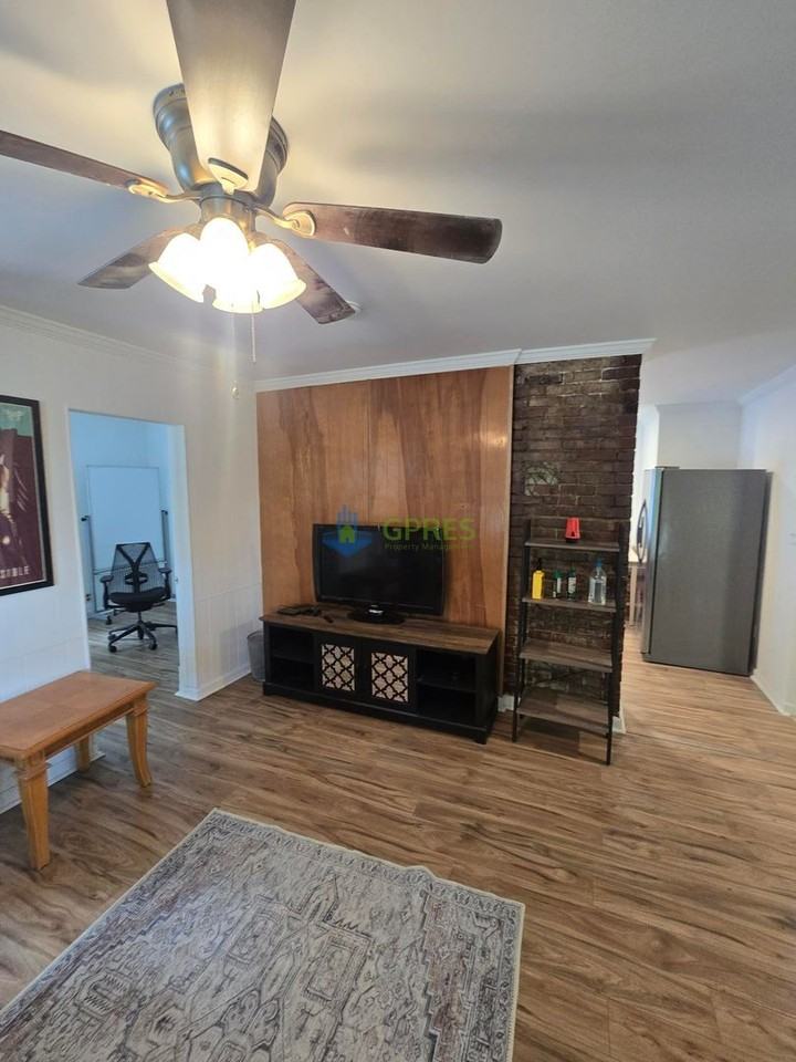724 7th St - Photo 4 of 24