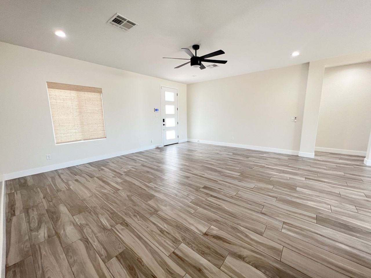 392 N Homestead Pkwy - Photo 2 of 17