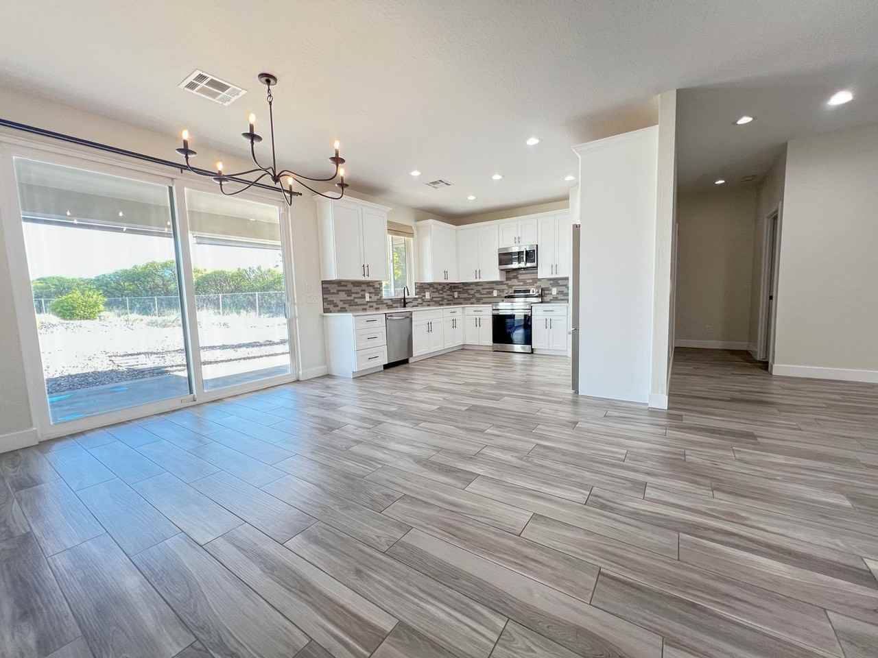 392 N Homestead Pkwy - Photo 7 of 17