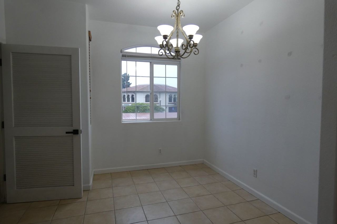 610 Sunrise Dr #2L - Photo 7 of 12