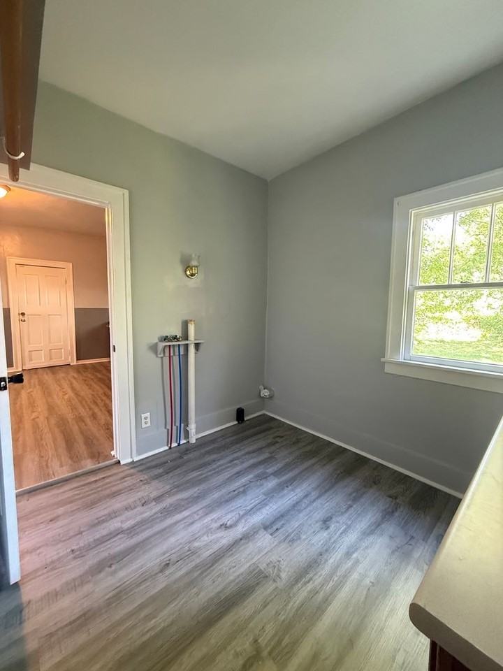 721 S Arnold St - Photo 6 of 12