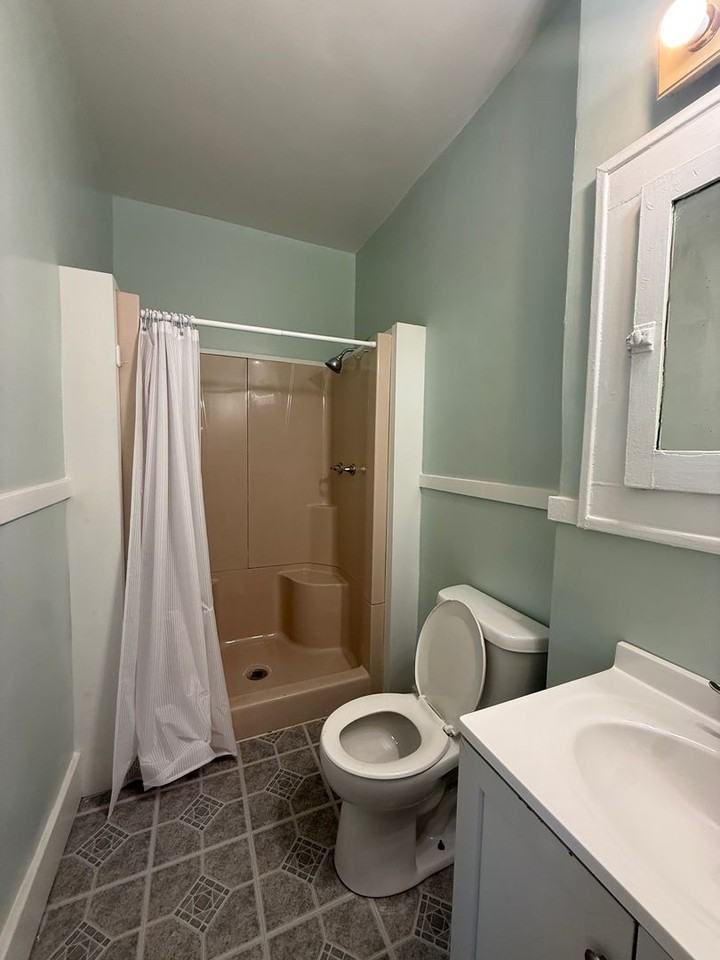 721 S Arnold St - Photo 7 of 12