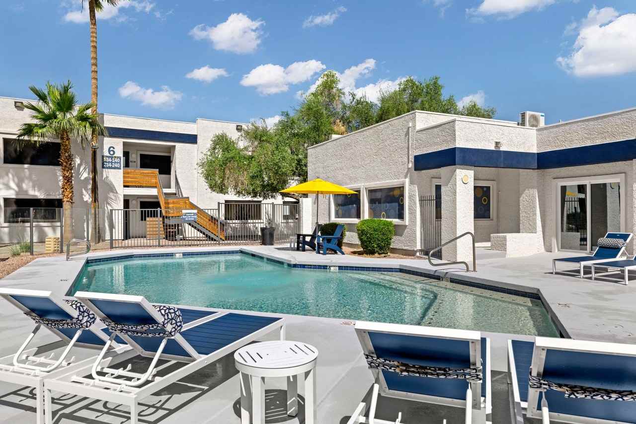 Celeste on Glendale - Photo 5 of 49