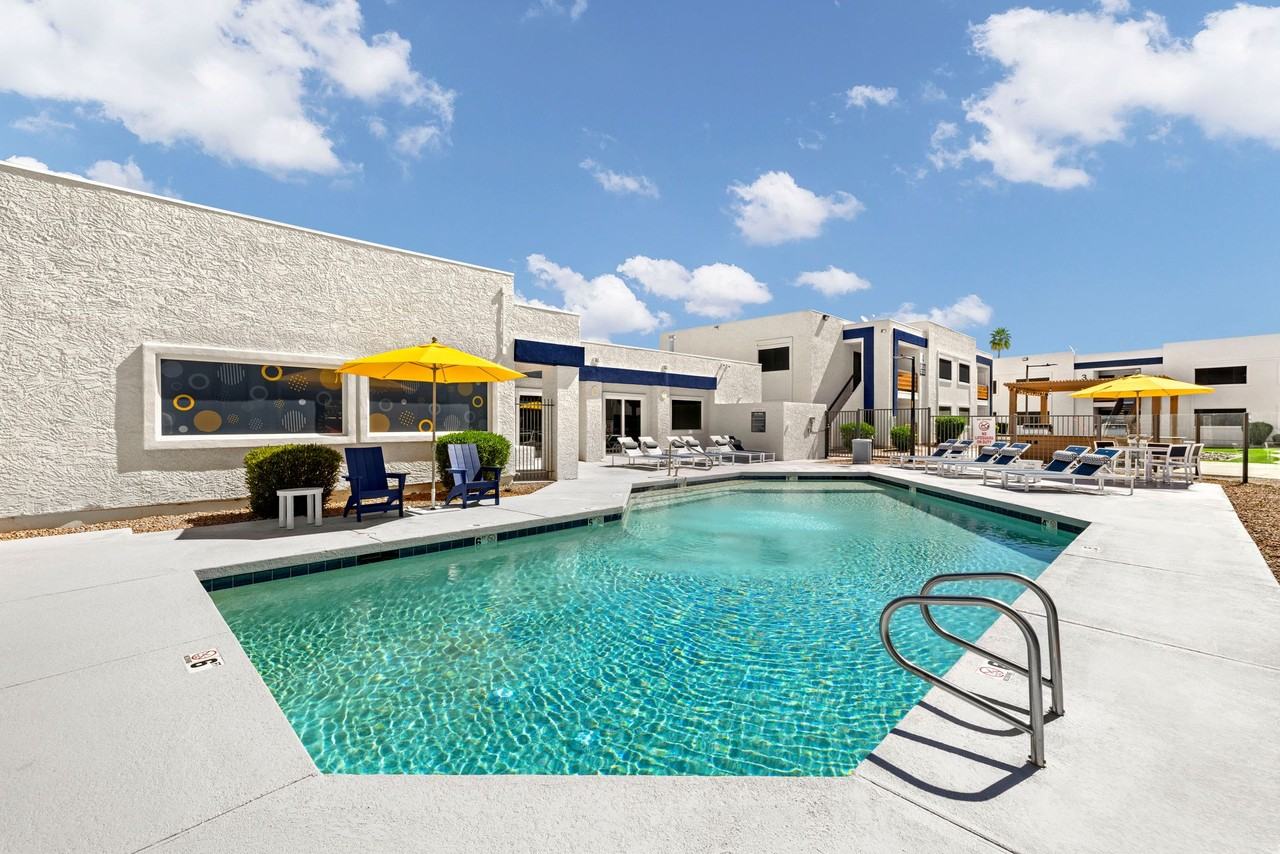 Celeste on Glendale - Photo 6 of 46