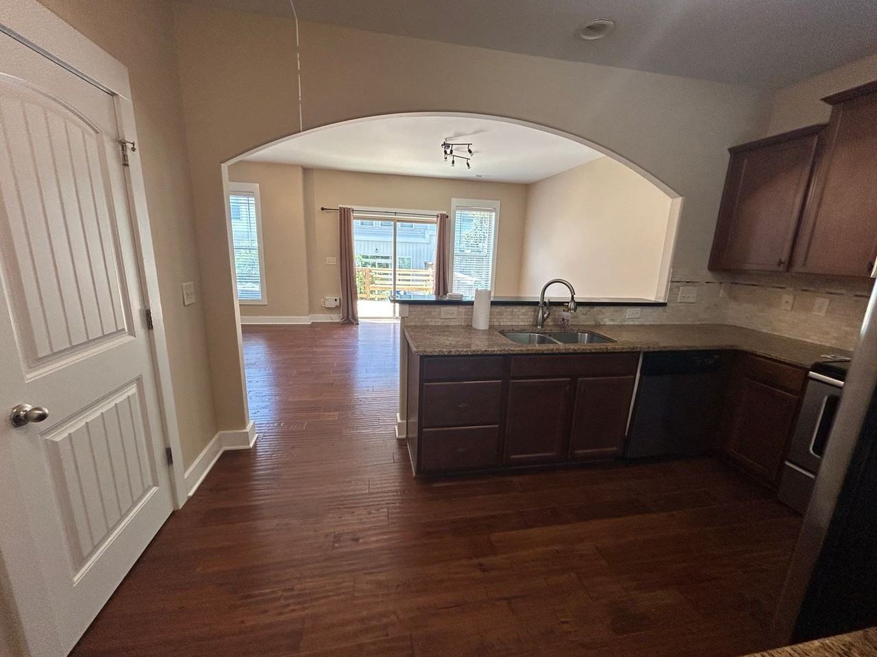 3827 Glenhaven Rd - Photo 2 of 33