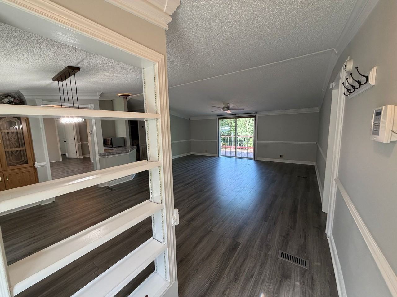 207 Big Tree Dr - Photo 2 of 16