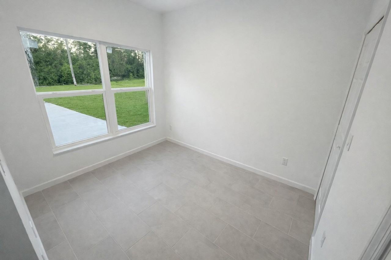2511 65th St W - Photo 6 of 11