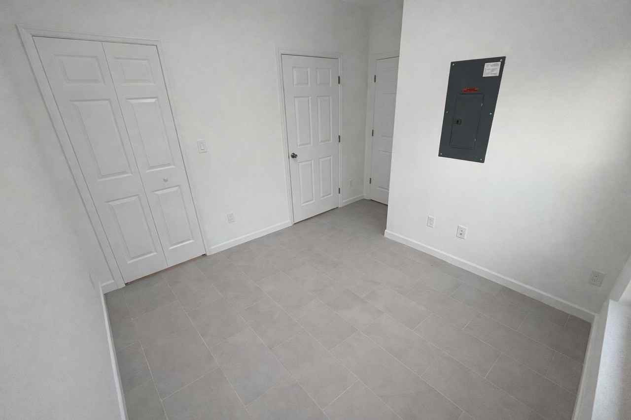 2511 65th St W - Photo 7 of 11