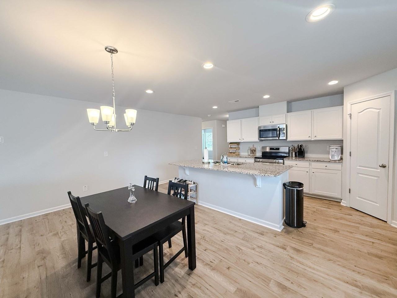 127 Arlington Dr - Photo 5 of 17