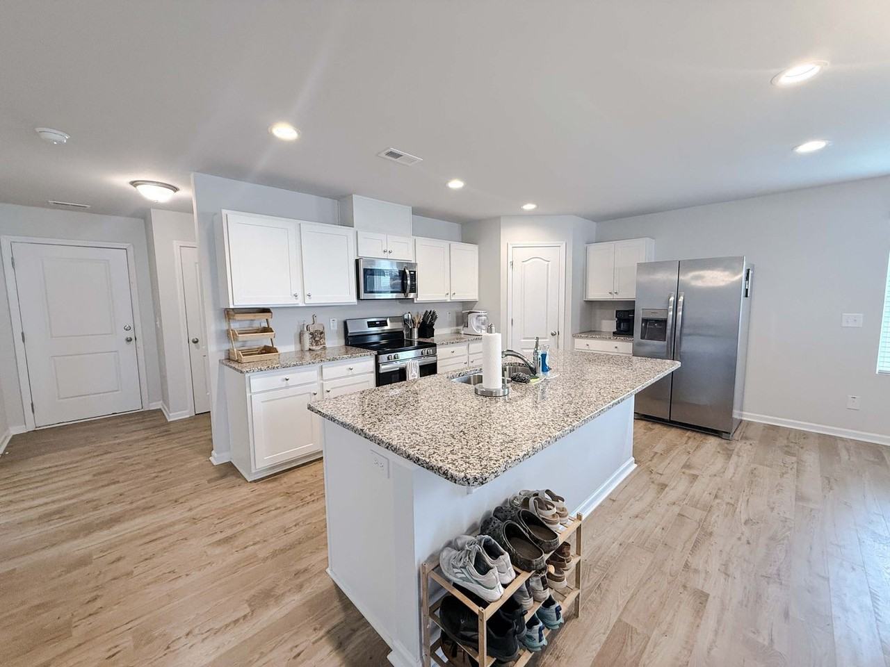 127 Arlington Dr - Photo 7 of 17