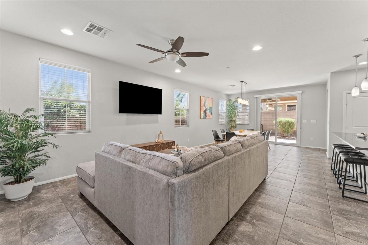700 Sea Coast Dr - Photo 5 of 35