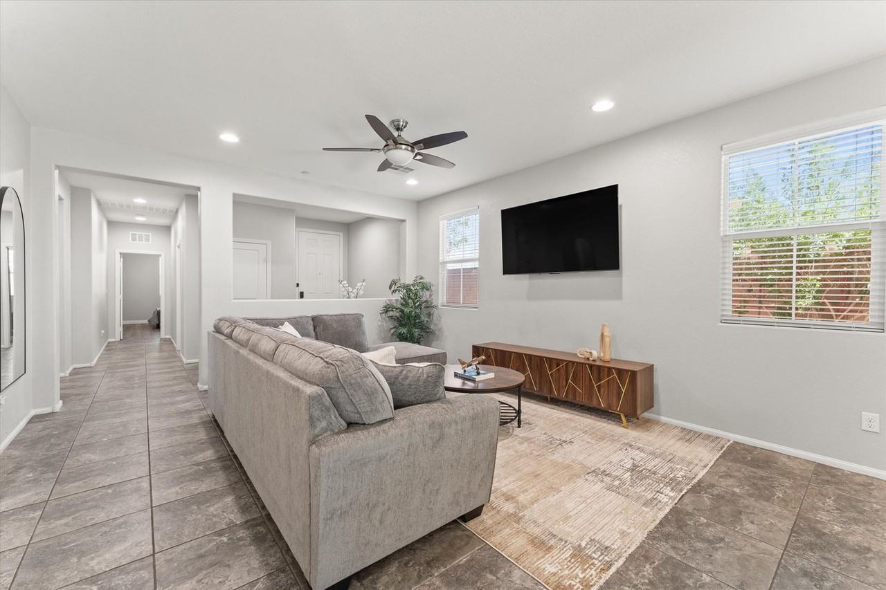 700 Sea Coast Dr - Photo 6 of 35
