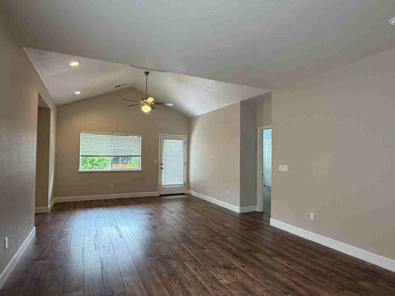 985 Marble Hills Cir - Photo 4 of 25