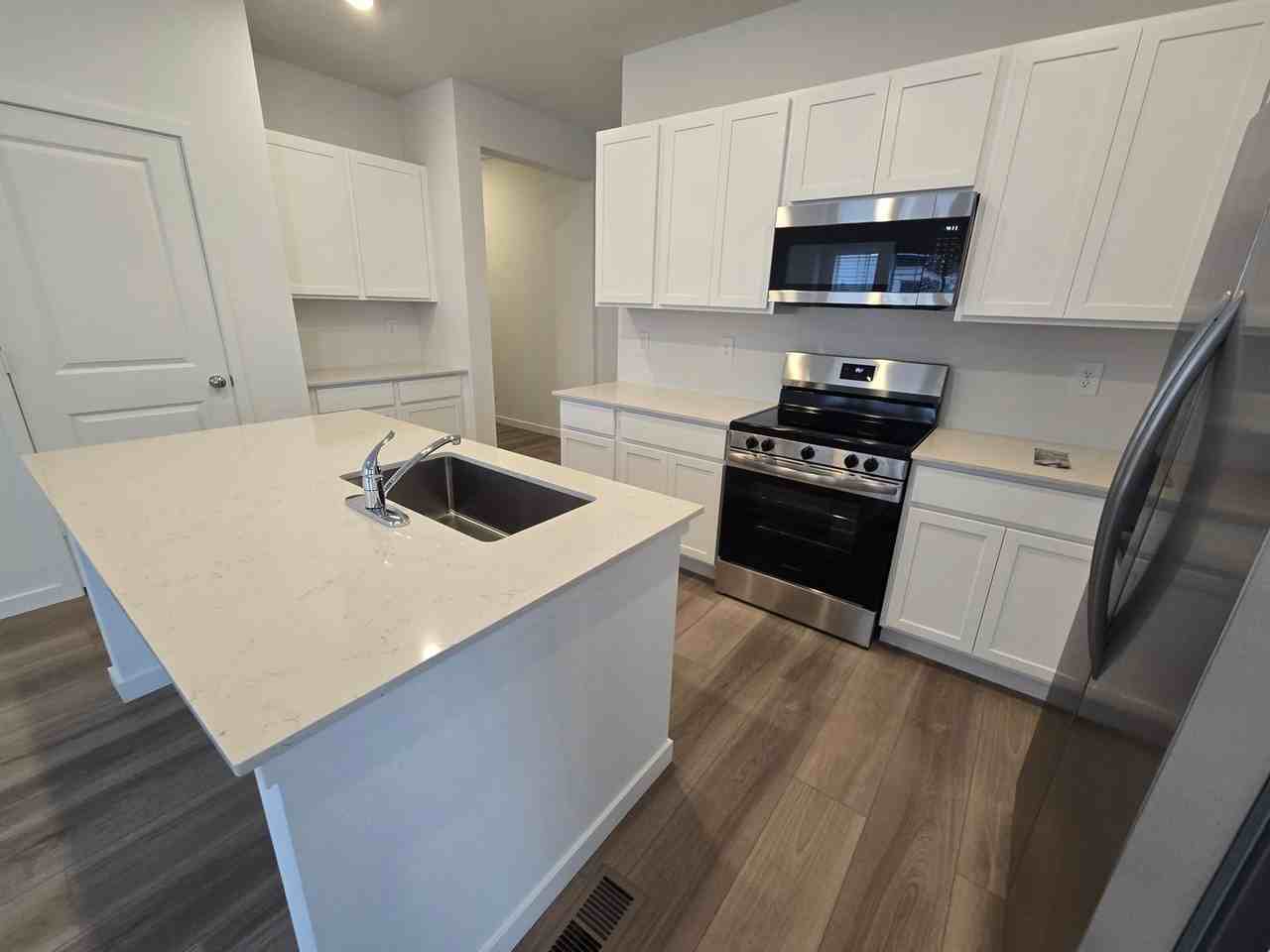 15274 Clayton St - Photo 2 of 28