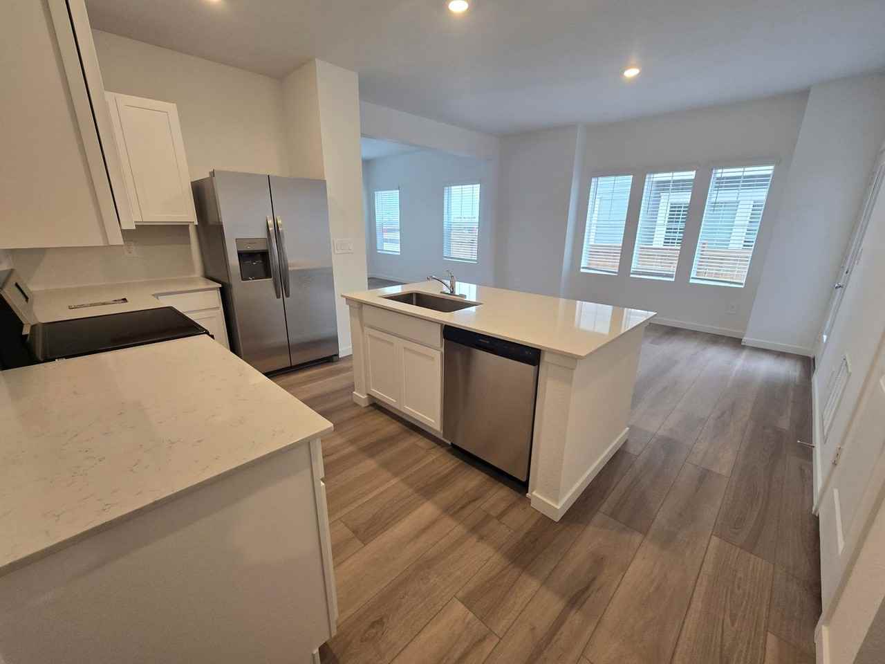 15274 Clayton St - Photo 4 of 28