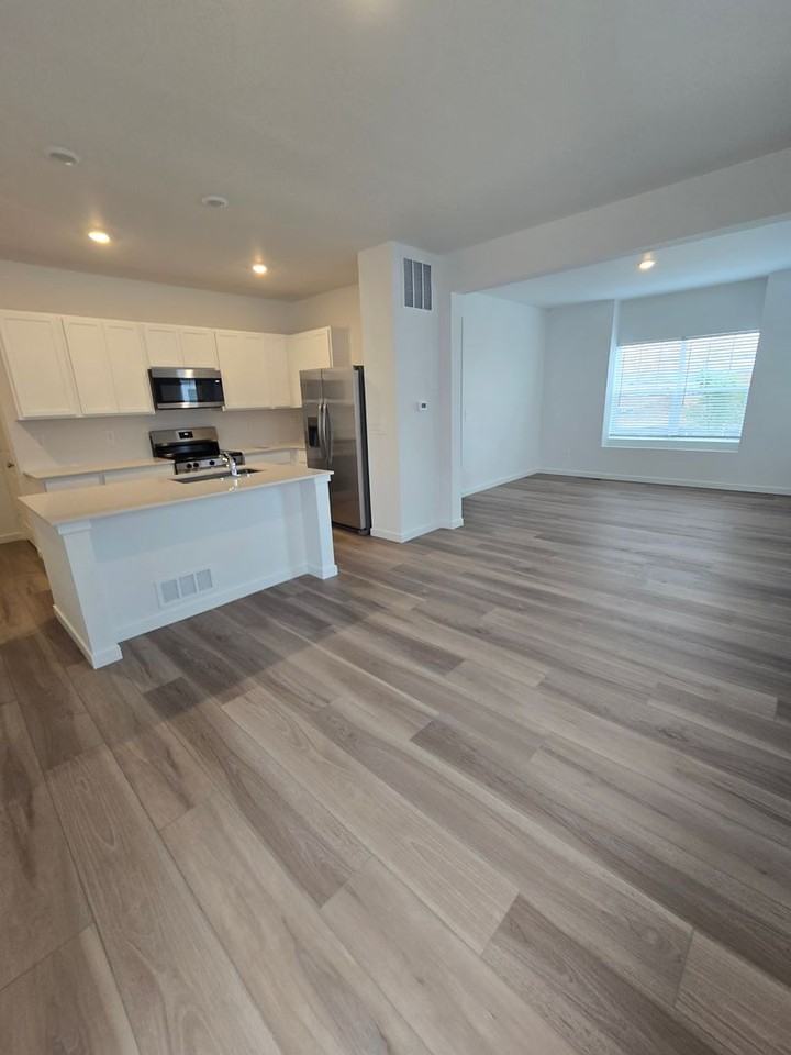 15274 Clayton St - Photo 7 of 28