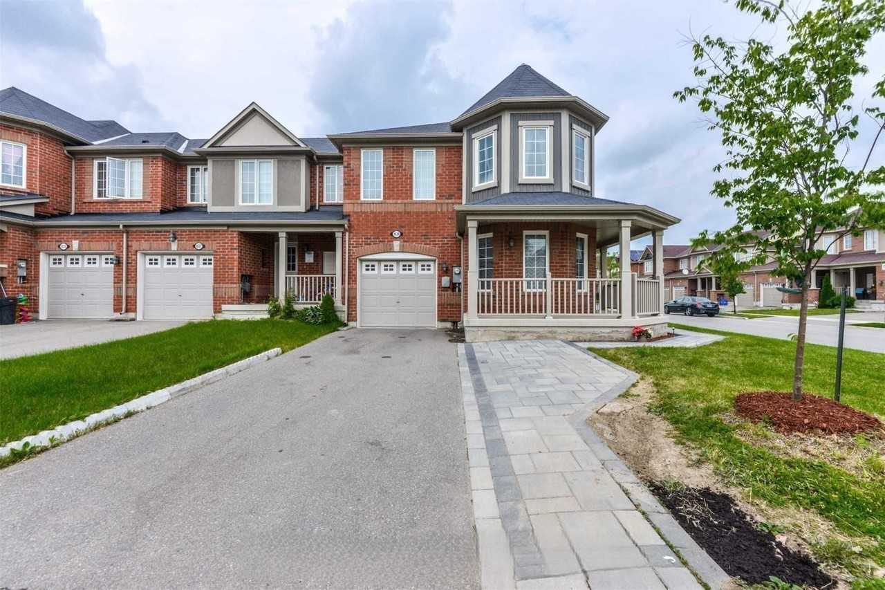 1039 Diefenbaker Street - Photo 2 of 21