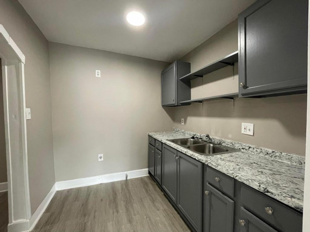 1413 Spruce St Apt 3 - Photo 4 of 6