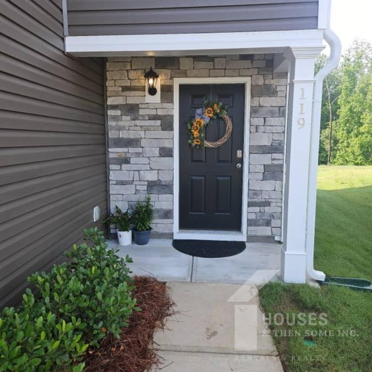 119 Cranford Rd - Photo 2 of 24
