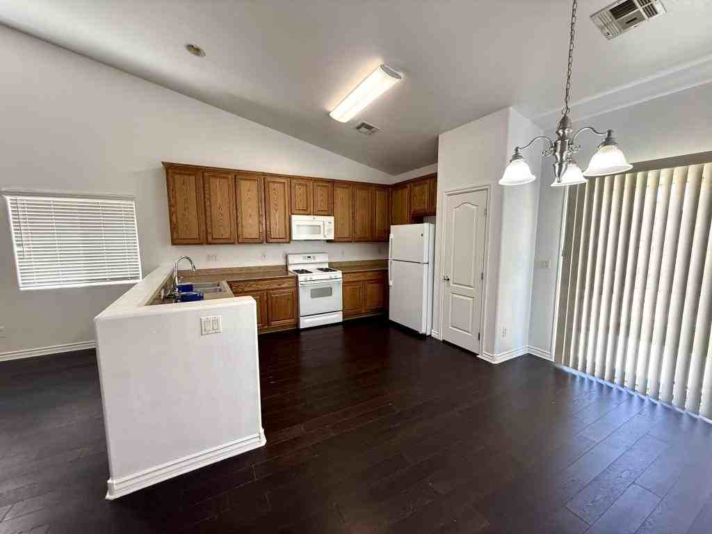 6613 Mccarran St - Photo 5 of 21