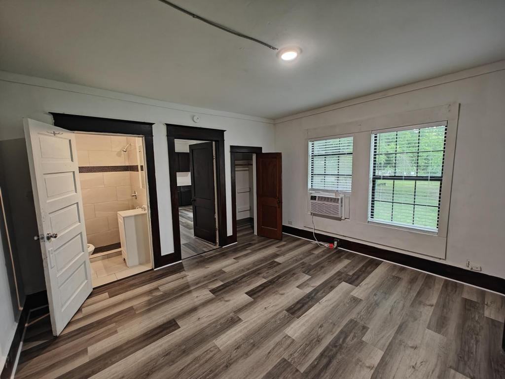 211 E Standifer St - Photo 2 of 10