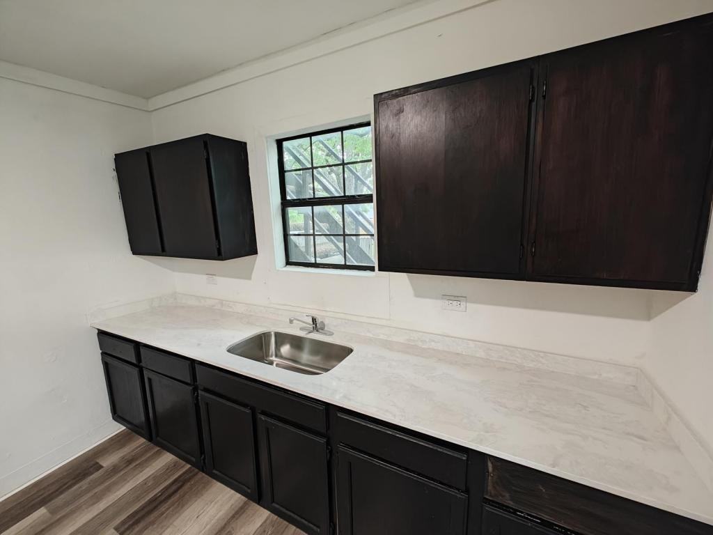 211 E Standifer St - Photo 6 of 10