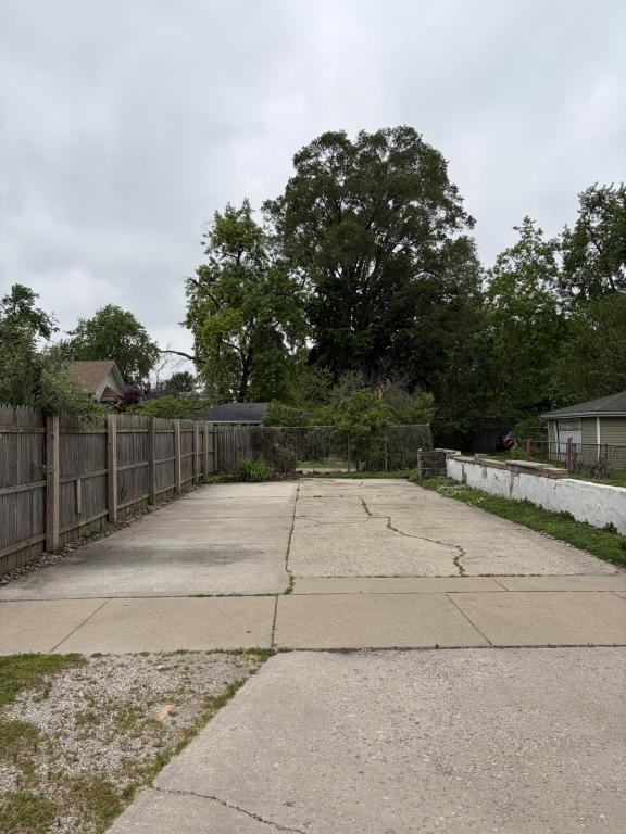 729 Meeker Ave - Photo 3 of 23