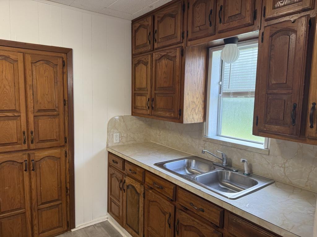 502 Rose St - Photo 7 of 14