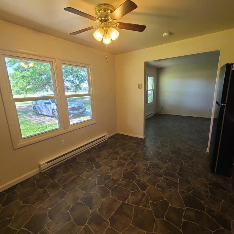 705 Lake Ave - Photo 4 of 8