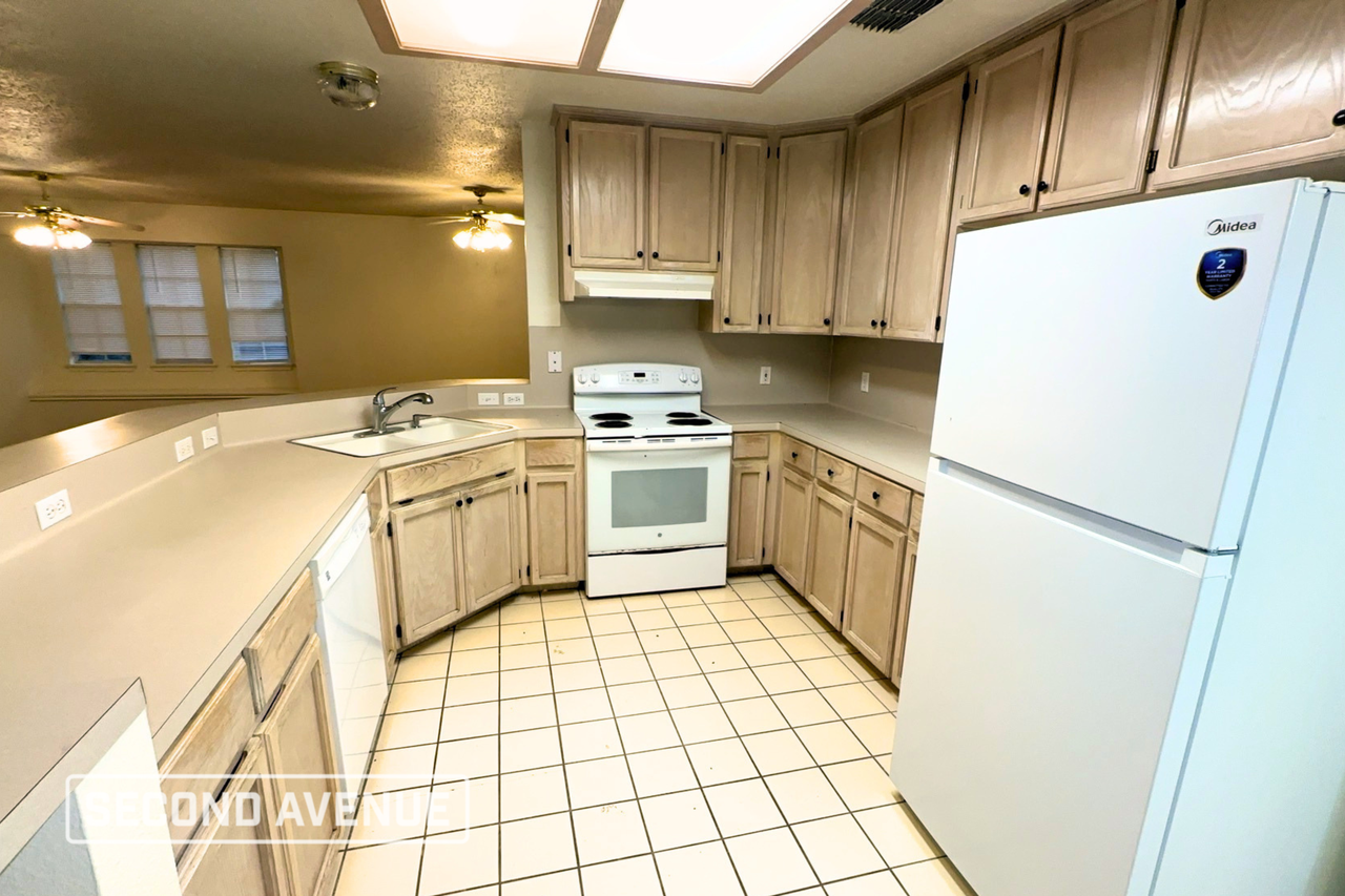 7226 Windwillow Dr - Photo 7 of 20