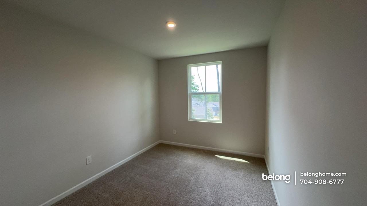 1517 39th Avenue Loop Ne #7 - Photo 3 of 7