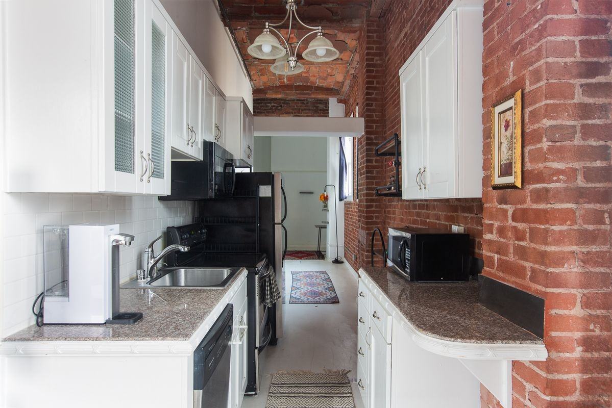 215 W 7th St - Photo 2 of 30