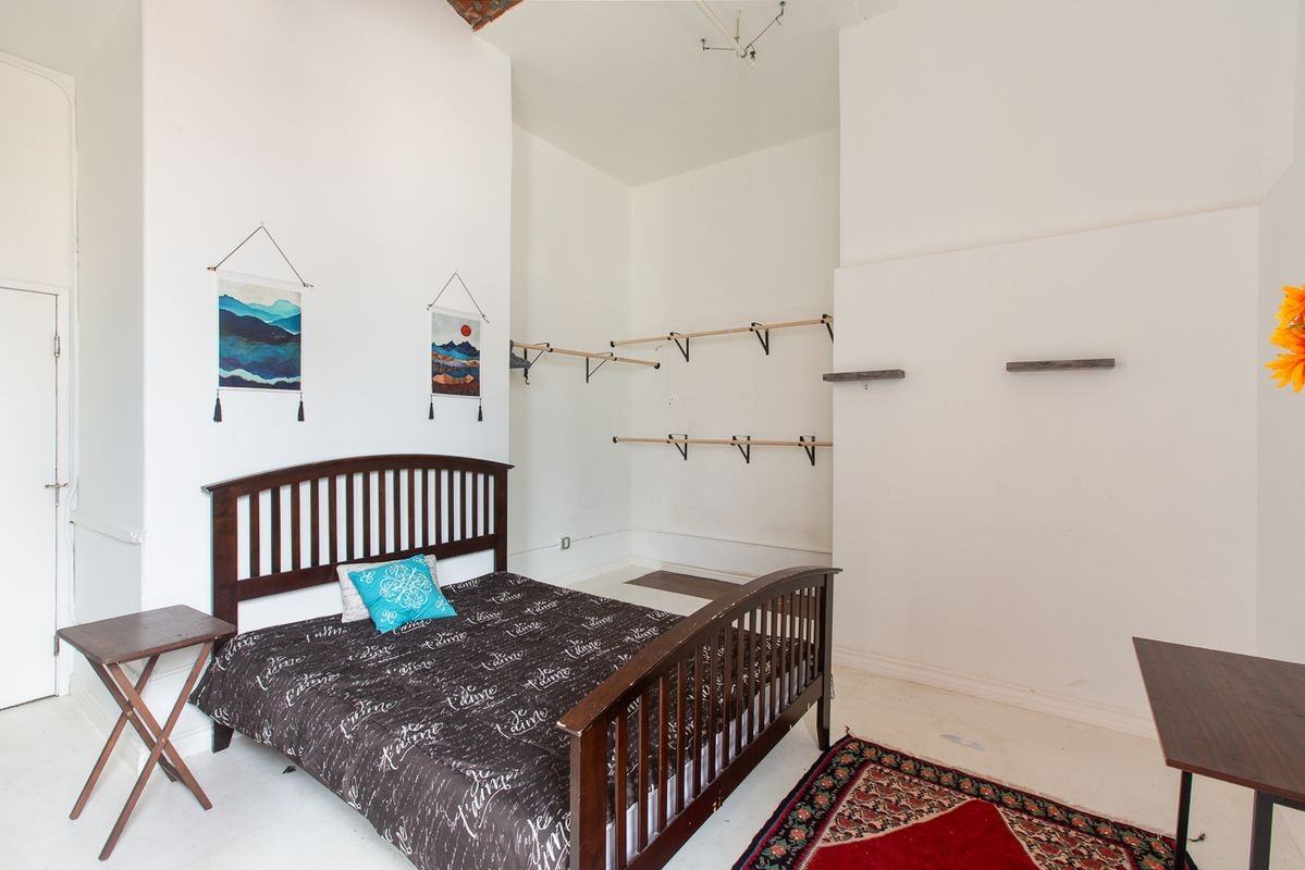 215 W 7th St - Photo 5 of 30