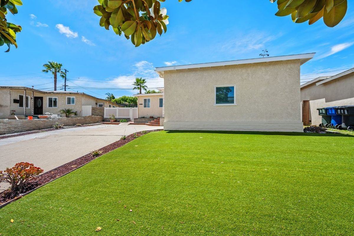 26015 Crest Rd - Photo 2 of 31