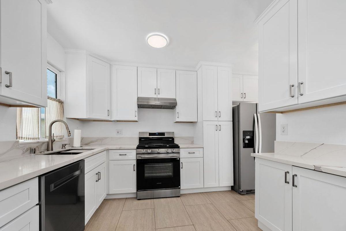 26015 Crest Rd - Photo 7 of 31