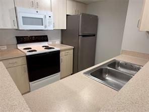 11165 Sw 6th St - Photo 6 of 11