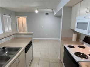 11165 Sw 6th St - Photo 7 of 11