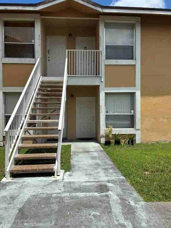 8021 Sw 21st Ct - Photo 2 of 8