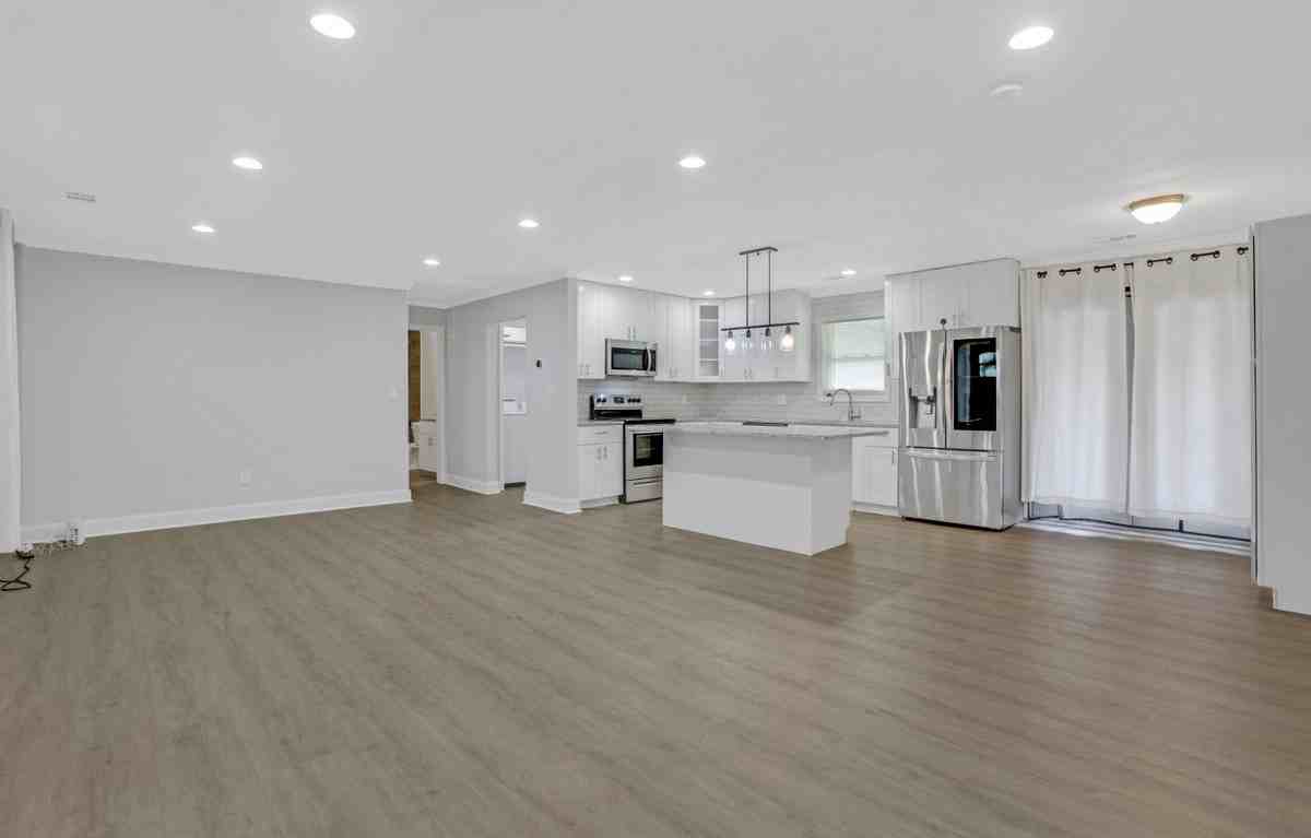 3436 Pinehill Dr - Photo 2 of 35