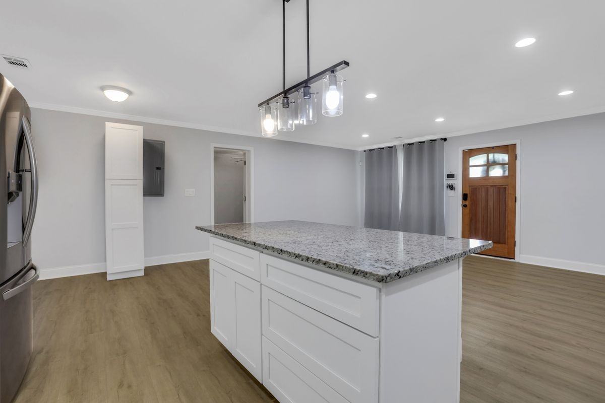 3436 Pinehill Dr - Photo 4 of 35