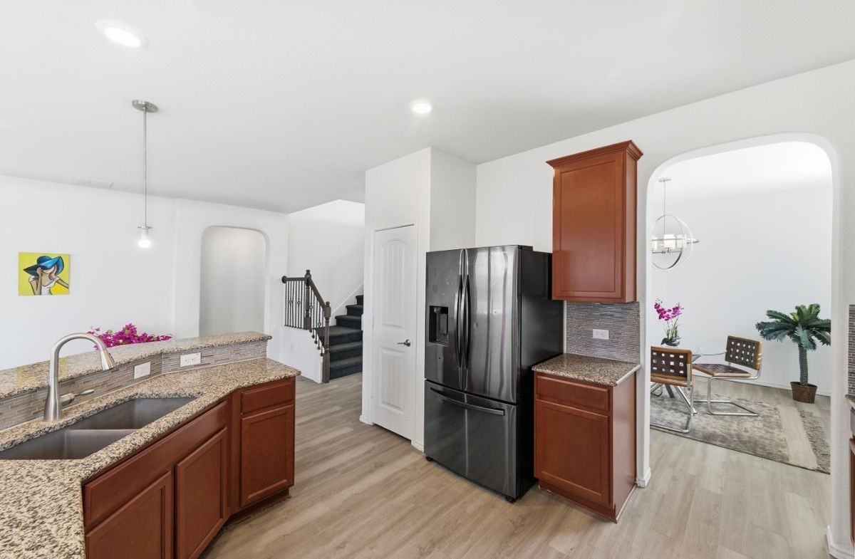 112 W Point Way - Photo 2 of 8