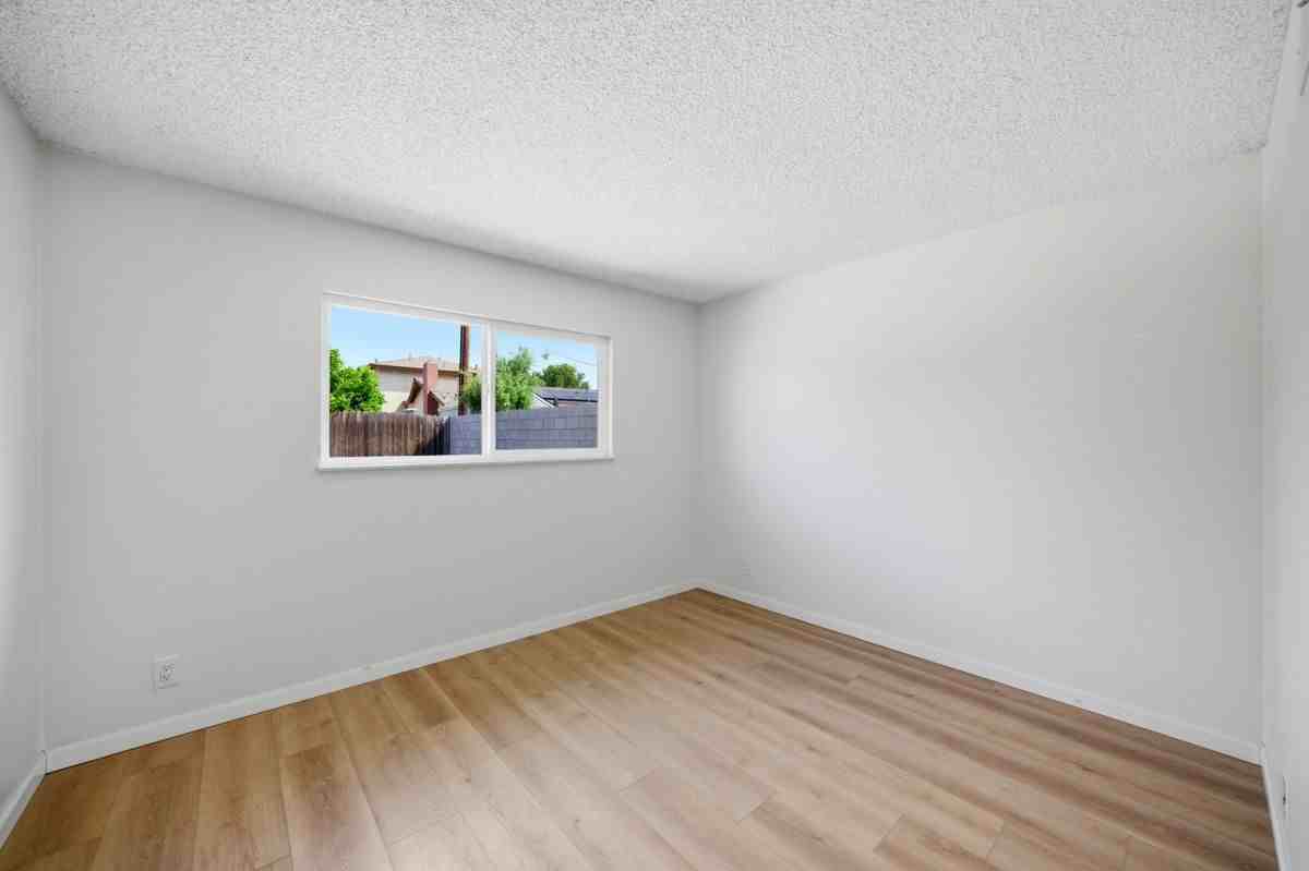 5681 Mangrum Dr - Photo 4 of 21