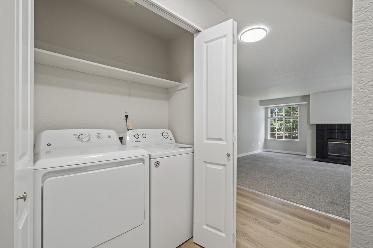 Crown Pointe Apartments - Photo 6 of 13