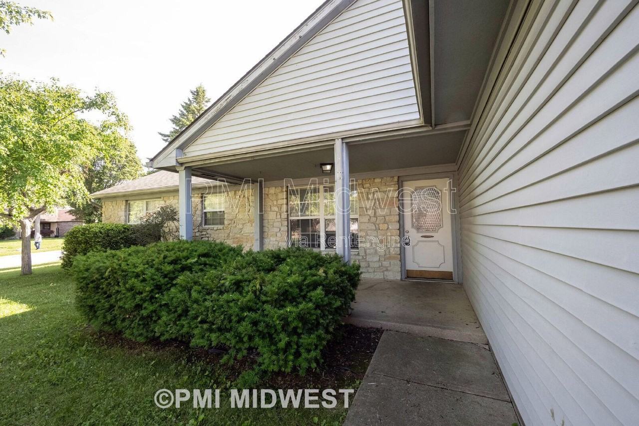 3281 Cherry Lake Ln - Photo 2 of 32