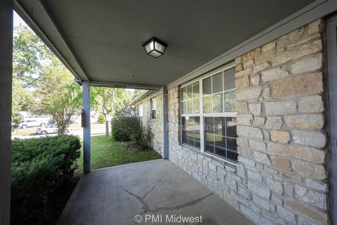 3281 Cherry Lake Ln - Photo 3 of 32